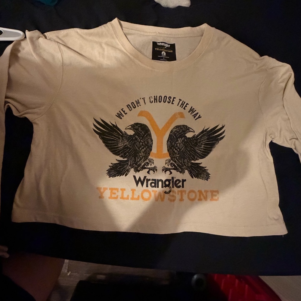 Wrangler Cream Graphic Yellowstone Long Sleeve Crop Tee